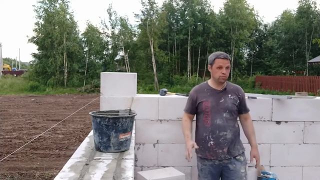 КЛАДКА СТЕН ИЗ ГАЗОБЕТОНА СВОИМИ РУКАМИ. ЗА ДВЕ НЕДЕЛИ ПОДНЯЛ СТЕНЫ ИЗ ГАЗОБЕТОНА. смотреть онлайн