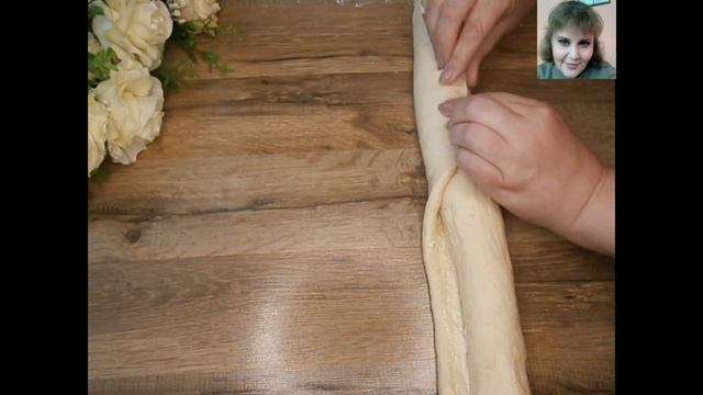 Сдобные слоистые лепешки с начинкой по-румынски на сковороде из дрожжевого теста смотреть онлайн