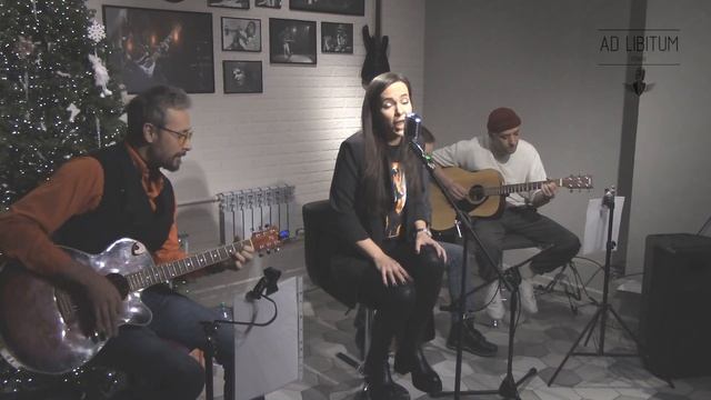 03 Наталья Курносова Квартирник в кафе ЛЮДИ И КОФЕ Летели облака cover DDT смотреть онлайн