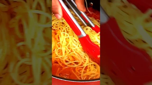 Garlic Parmesan Cheese Tomato Spaghetti Sauce Quick Dinner #shorts #pasta смотреть онлайн