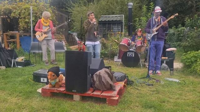 Earth Is The Place by Zero Carbon Band featuring Rat Thunder on drums смотреть онлайн