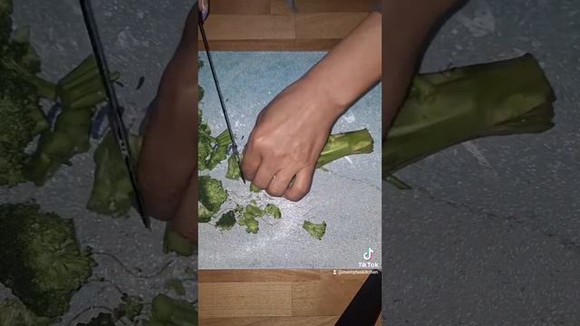 Beef & Broccoli смотреть онлайн