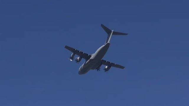 A400M fly by (aborted landing) смотреть онлайн