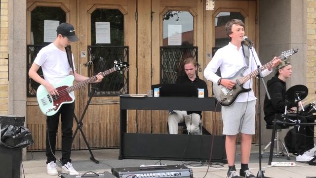 03 Crocodile rock m Petter смотреть онлайн