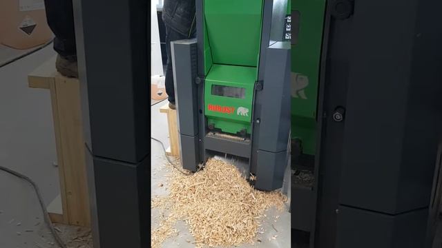 LOW OPERATION COSTS_ ROBUST UNIVERSAL SHREDDER SD45 смотреть онлайн