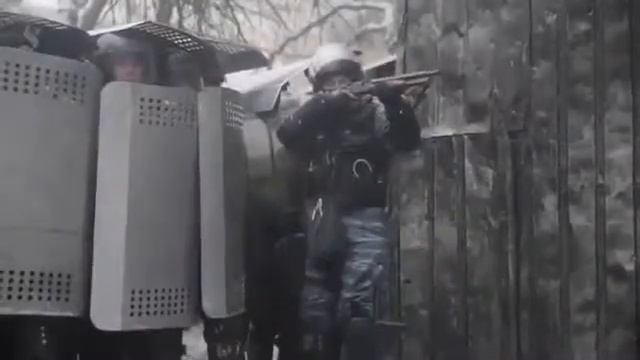 Редкие кадры ,бой беркут против народа! смотреть онлайн