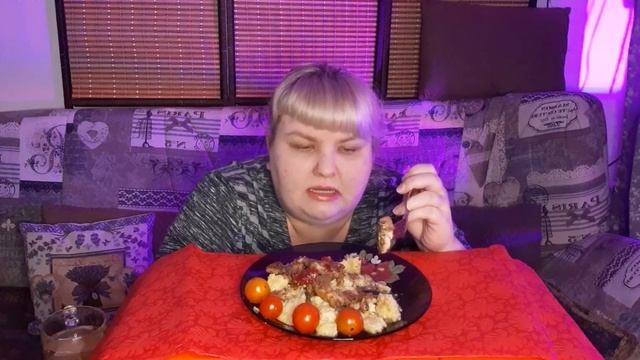 Mukbang рис с куриной грудкой,черри,чай))) смотреть онлайн