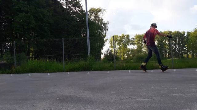 Rollerskates Slalom trick (слалом на роликах) смотреть онлайн