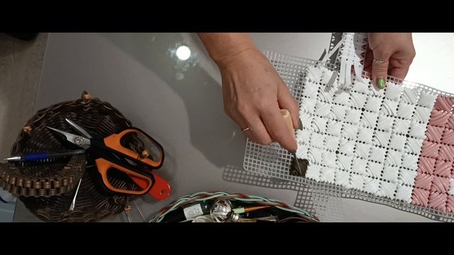 обязательно надо рассчитать сколько у вас поместится квадратиков (рапортов узора) на канве смотреть онлайн