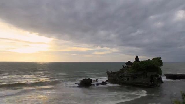 Sunset at Pura tanah lot / Bali,Indonesia смотреть онлайн