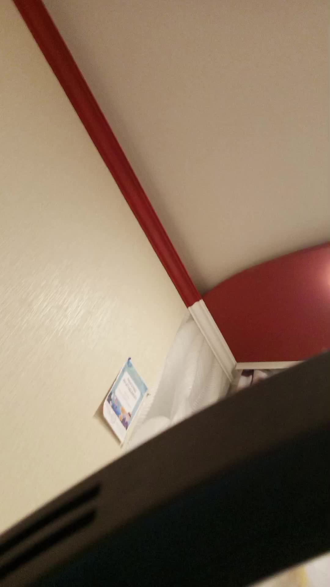 поём в живую ( очень плохо)