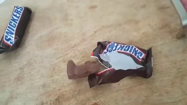 ➤➤ 😩 Гады блин продали недоделанный SNICKERS, надкусили? 😳😡 смотреть онлайн