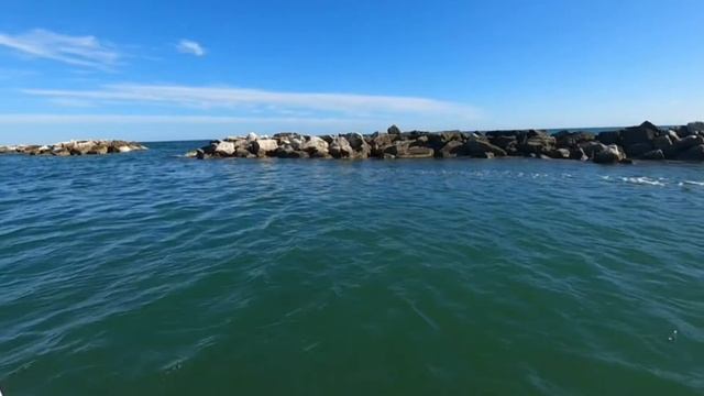 мы катаемся на катамаране по морю🤩 смотреть онлайн