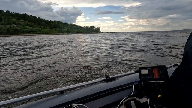 Поведение Kitt Boats 370 НДНД Кашалот на волне