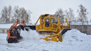 Бульдозер ДЭТ-400 и ПУМ-500 Уборка снега/ Russian monster bulldozer DET-320 Diesel-electric tractor