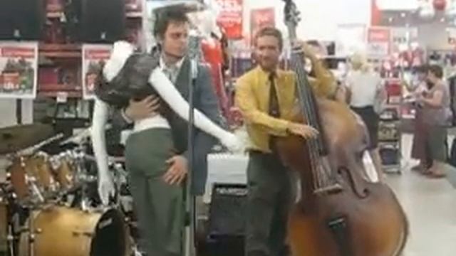 Scat Christmas Shopping! смотреть онлайн