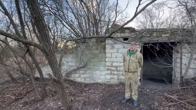 Олег Зубков убирает в саванне повернувшись спиной к ОГРОМНЫМ ЛЬВАМ, которые его окружили!!! смотреть онлайн