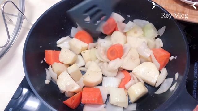 套房料理Vlog｜紅酒燉牛肉｜簡單料理｜ смотреть онлайн