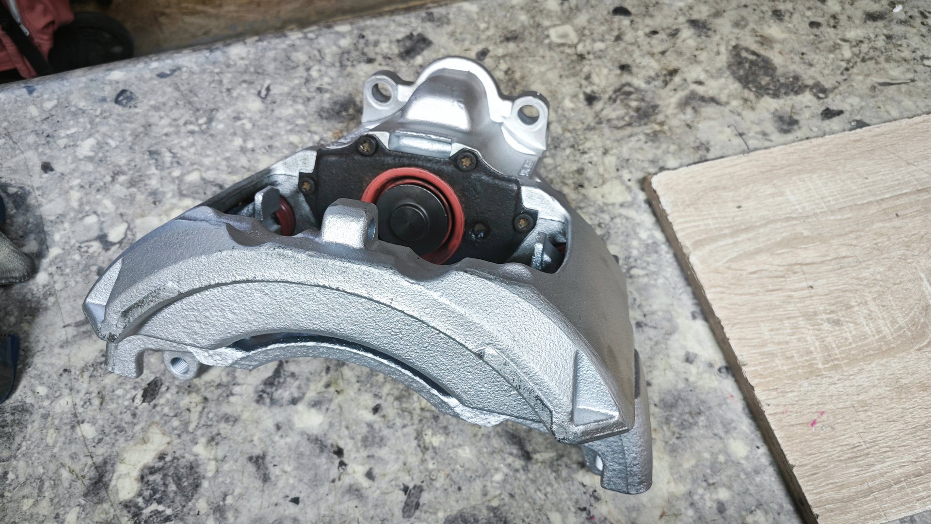 Реставрация суппорта Валдай Knorr Bremse SN5, обзор ремкомплекта