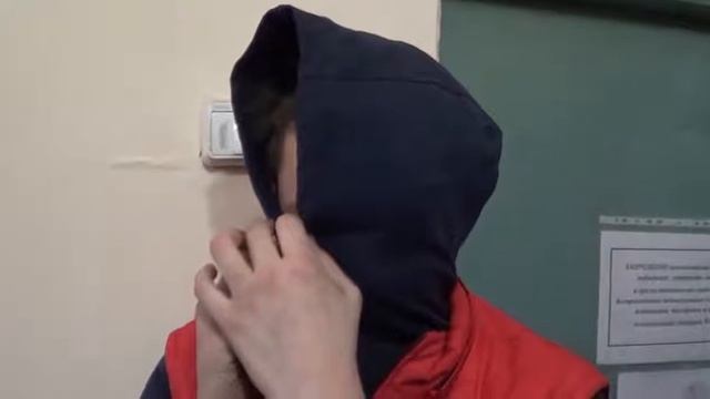 Полицейские задержали подозреваемого в нападении на салоны сотовой связи в Иркутске смотреть онлайн