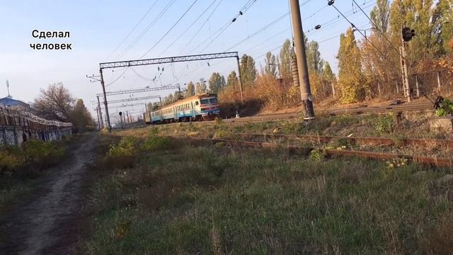 Электропоезд ЭР9М - 522 в пути следования смотреть онлайн