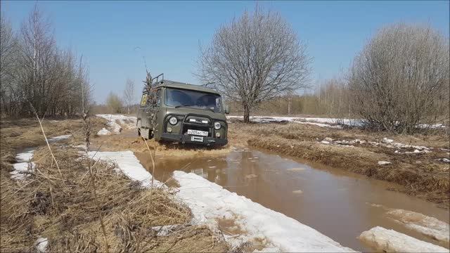 Нива и УАЗ-Буханка на бездорожье смотреть онлайн