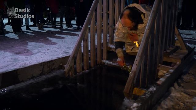 How Russians take a bath in the winter │Yekaterinburg, Russia //Basik Studios World смотреть онлайн