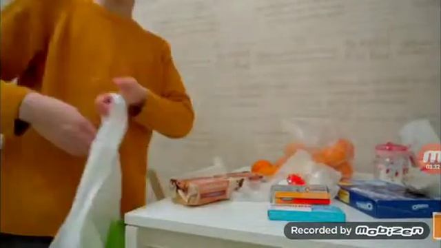 Лера заболела Даня помогает