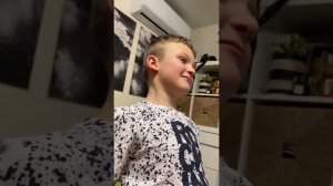 Дети играют в пощечину