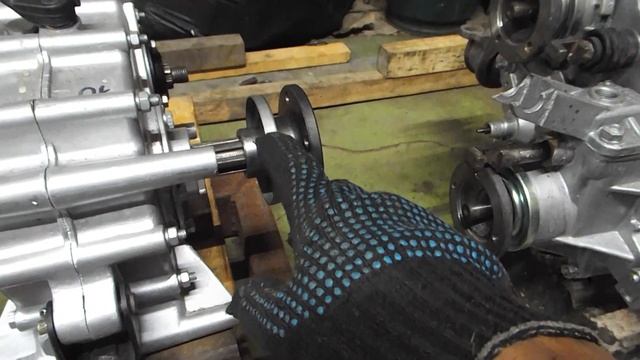 #182 Мини трактор классика / Установка моста и раздатки смотреть онлайн