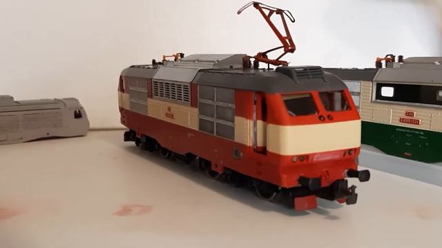 ES 499.0 CSD 1:87 modellieren neu Form Gesicht. Alte Piko modell. Warum?! смотреть онлайн