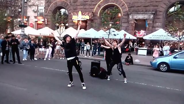 Київ. Танці на Хрещатику. Шедеври минулих часів. Papaoutai - класіко. №1 смотреть онлайн