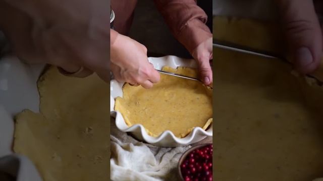 Идеально ягодный брусничный пирог: секрет хрустящего теста смотреть онлайн