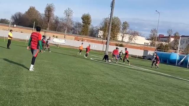 Товарищеская игра ФК Понтос п.Витязево-FC Stern.
Кружева у штрафной