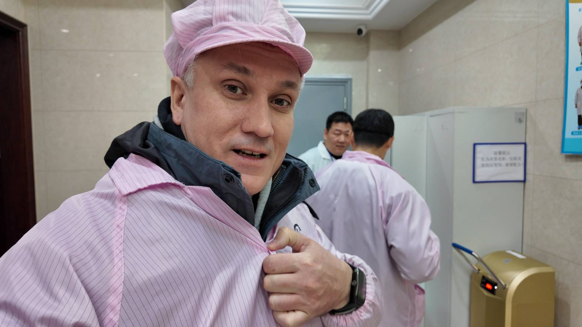 День на китайской фабрике смотреть онлайн