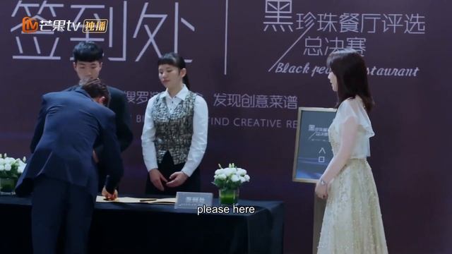 【ENGSUB】🍦天才主廚拒絕採訪導致實習編輯丟工作🍰甜美少女乾脆蹭進主廚大別墅🏠同居第一天她竟大膽發起共同泡澡請求🛁#先婚後愛 #假戲真做 ｜《 食分喜歡你》 ▶ 15【FULL】 смотреть онлайн