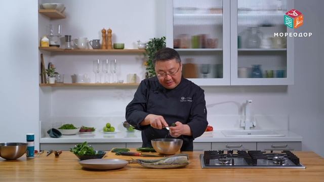 Жареная НАВАГА с малосольными огурцами по-русски: быстрый и вкусный рецепт от шефа Сергея Лигая смотреть онлайн