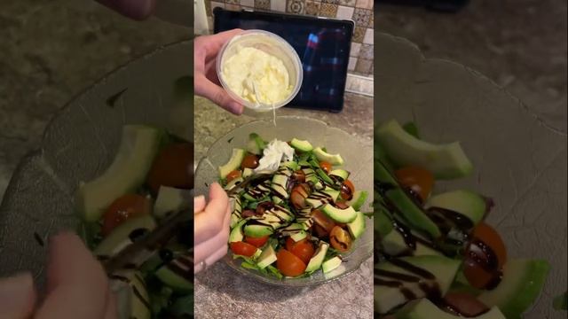 Ужин ️ Салат со страчателлой и стейк  #вкусныерецепты #готовлю #рецепт #вечерпослеработы #еда