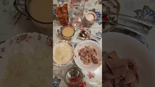 Мариную соленую селедку. Если селедка малосольная-добавьте в маринад соль.И регулируйте по вкусу! смотреть онлайн