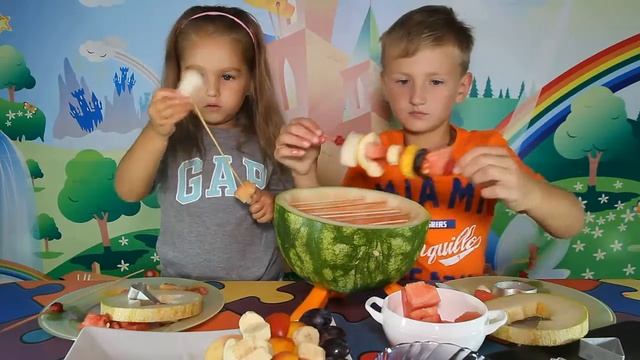 Шашлык из фруктов | Фруктовое барбекю на гриле из арбуза смотреть онлайн