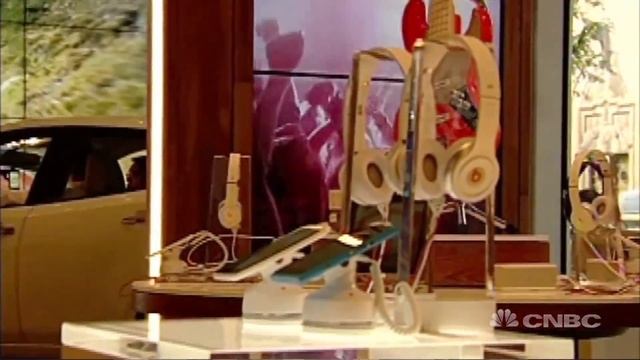 What We Know Of Apple's Music Streaming | Tech Bet | CNBC смотреть онлайн