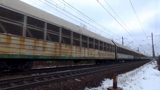 Приветливый помощник на электровозе ВЛ10У-601 с автомобильным грузовым поездом смотреть онлайн