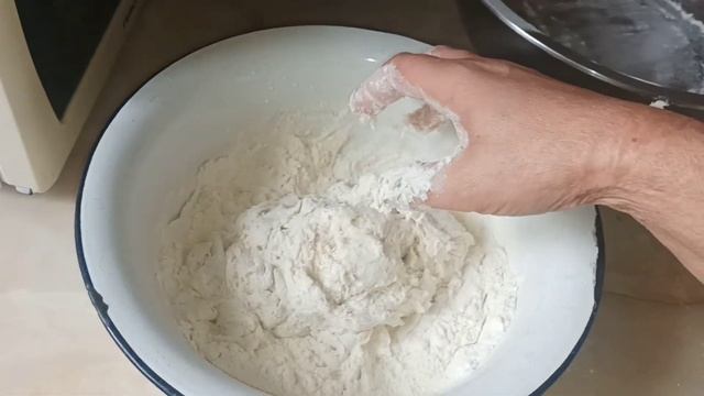 թթխմորով հաց։Ինչպես կերակրել և պատրաստել թթխմոր։Դիետիկ հաց բարձր կարգի ալյուրով։ смотреть онлайн