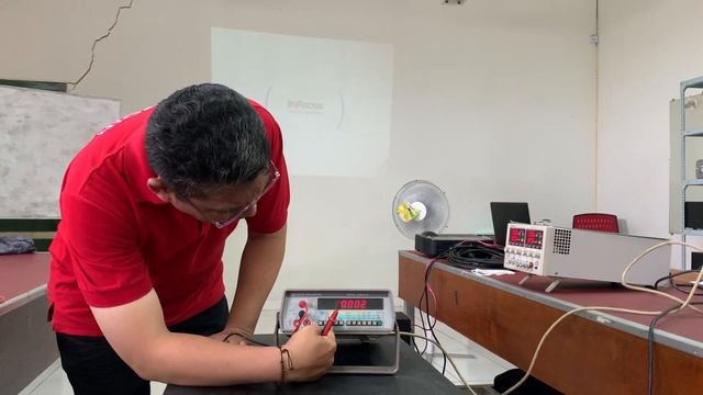 Multimeter Digital GW GDM 8145 dan Cara Pemakaiannya смотреть онлайн