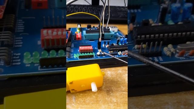 Direction Control of a DC motor using PIC16F877A смотреть онлайн