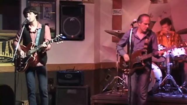 Larry Holmes "Ringside" 7-5-11 Mike & Alan Lefton "While My Guitar Gently Weeps" .wmv смотреть онлайн