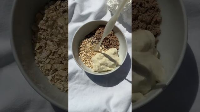 Crunchy Chocolate Protein Overnight Oats #shorts смотреть онлайн
