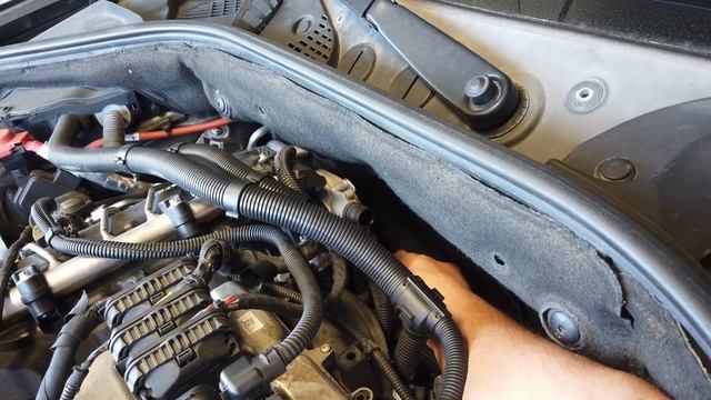 Removal and Installation of the Vacuum Pump for BMW 528i F10 with N20 engine. смотреть онлайн