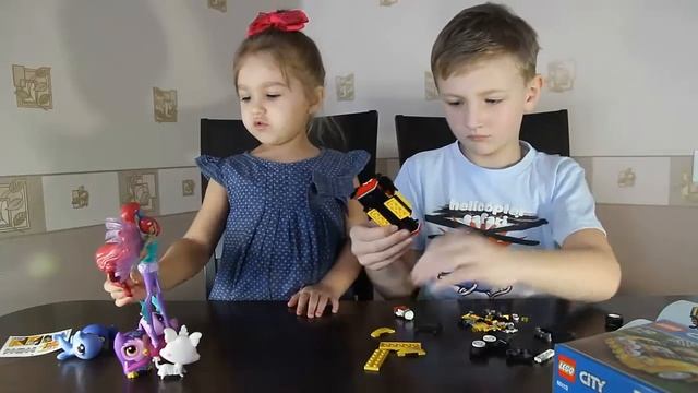 Лего Сити 2016. Набор 60113 Lego City гоночный автомобиль, распаковка, сборка смотреть онлайн