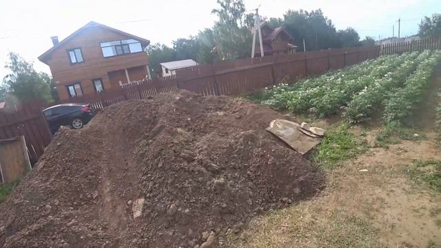 БЕТОННАЯ ТРОТУАРНАЯ ДОРОЖКА СВОИМИ РУКАМИ. Доделал оставшиеся. Дальше тротуарная плитка. смотреть онлайн